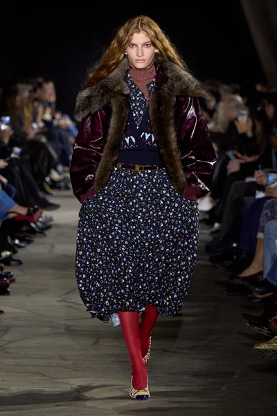 Look 10